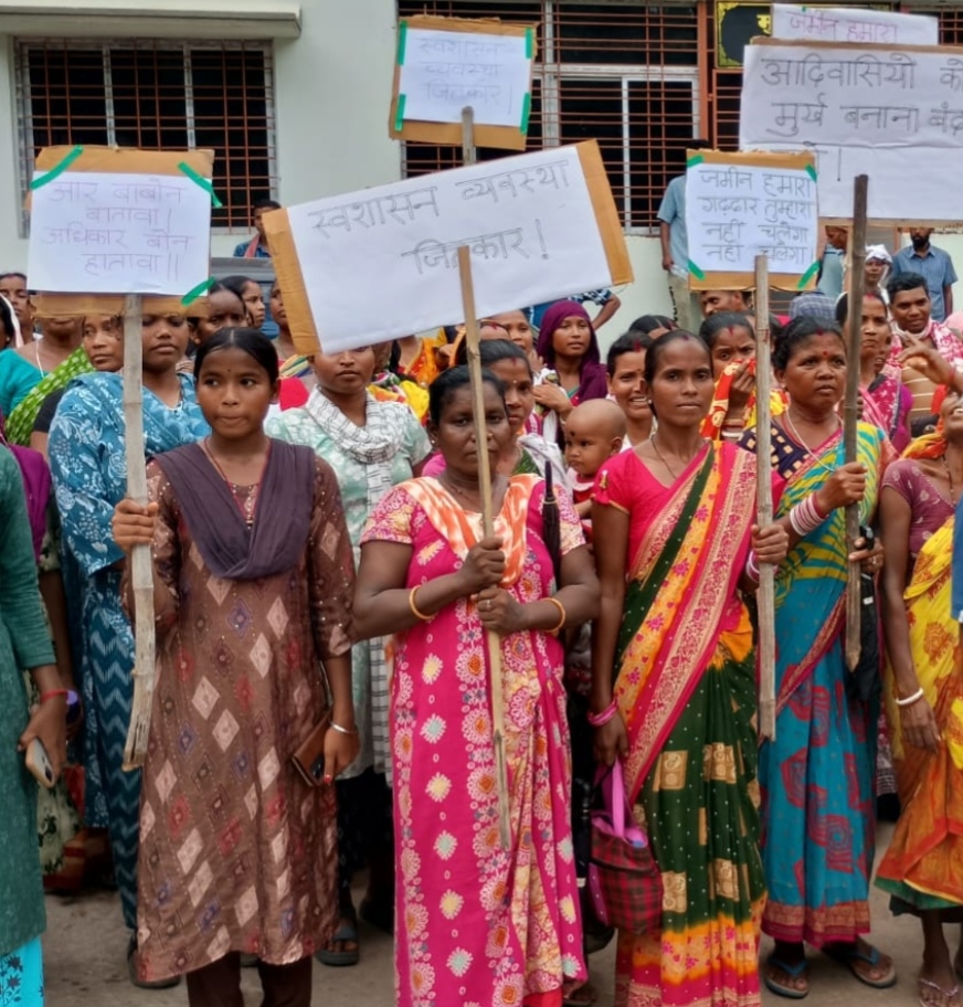 रंकिणी मंदिर सौंदर्यीकरण योजना पर विवाद, ग्रामीणों ने फूंका विधायक का पुतला