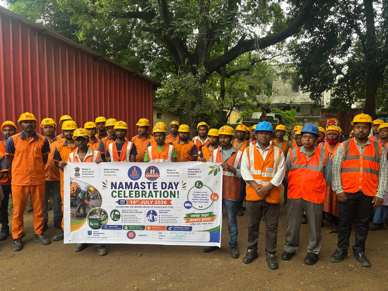 NAMASTE दिवस पर स्वच्छता कर्मियों का सम्मान, हेल्थ चेकअप और PPE किट के प्रति किया गया जागरूक