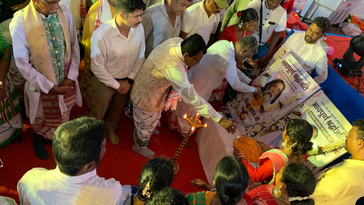विश्व आदिवासी दिवस पर पावड़ा मैदान में सजा आदिवासी संस्कृति का रंग