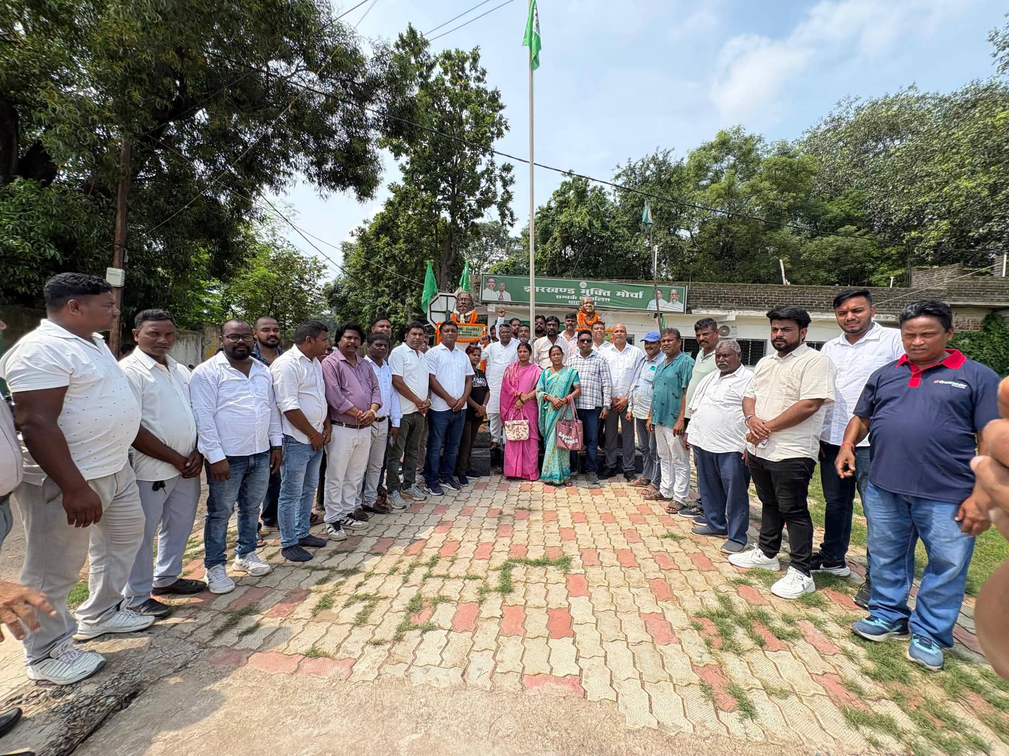 दिशोम गुरु शिबू सोरेन की प्रथम पुण्यतिथि पर घाटशिला में भावभीनी श्रद्धांजलि, बाबा रामदास सोरेन को भी किया नमन
