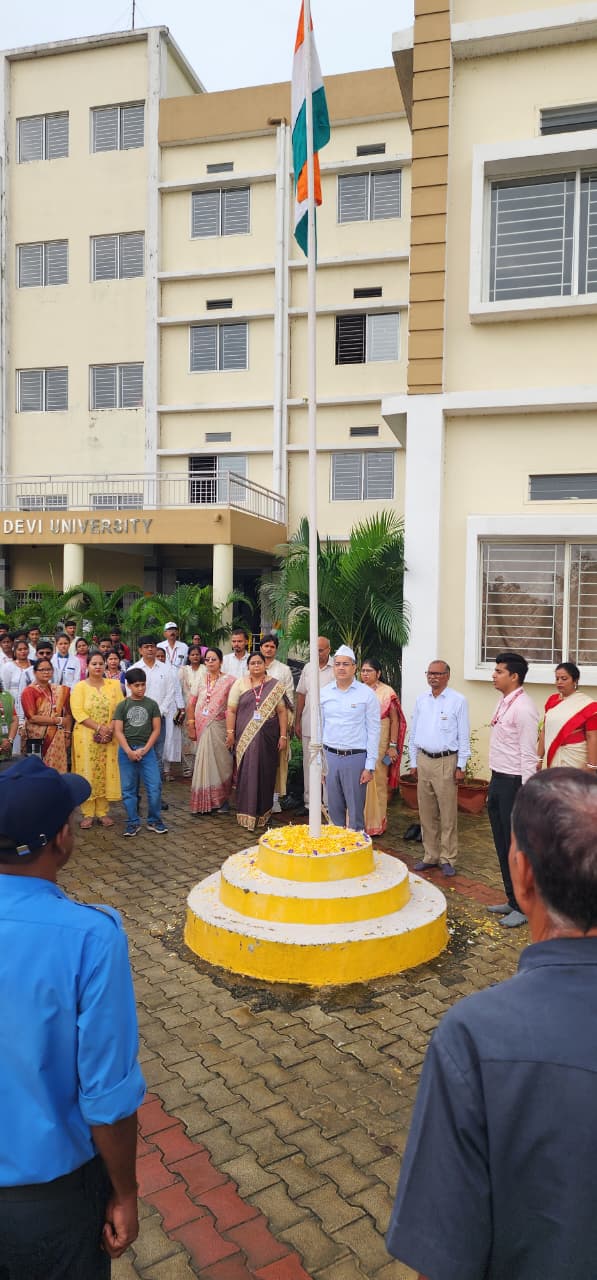 स्वतंत्रता दिवस पर एसडीयू स्कूल ऑफ फार्मेसी में राष्ट्रभक्ति, महिला सशक्तिकरण और सुरक्षित औषधि का संदेश